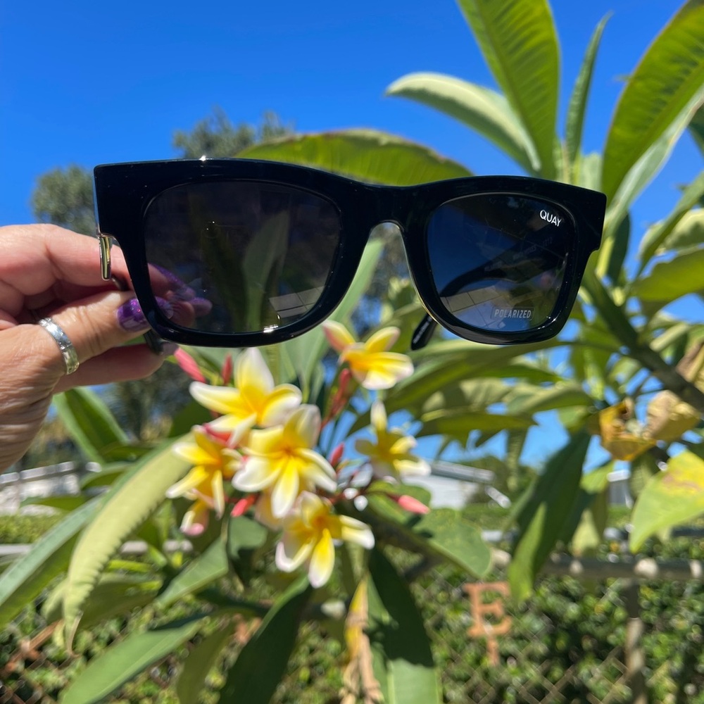 QUAY AUSTRALIA Makin Moves In Black/Smoke 100% Polarized - Picture 5 of 13